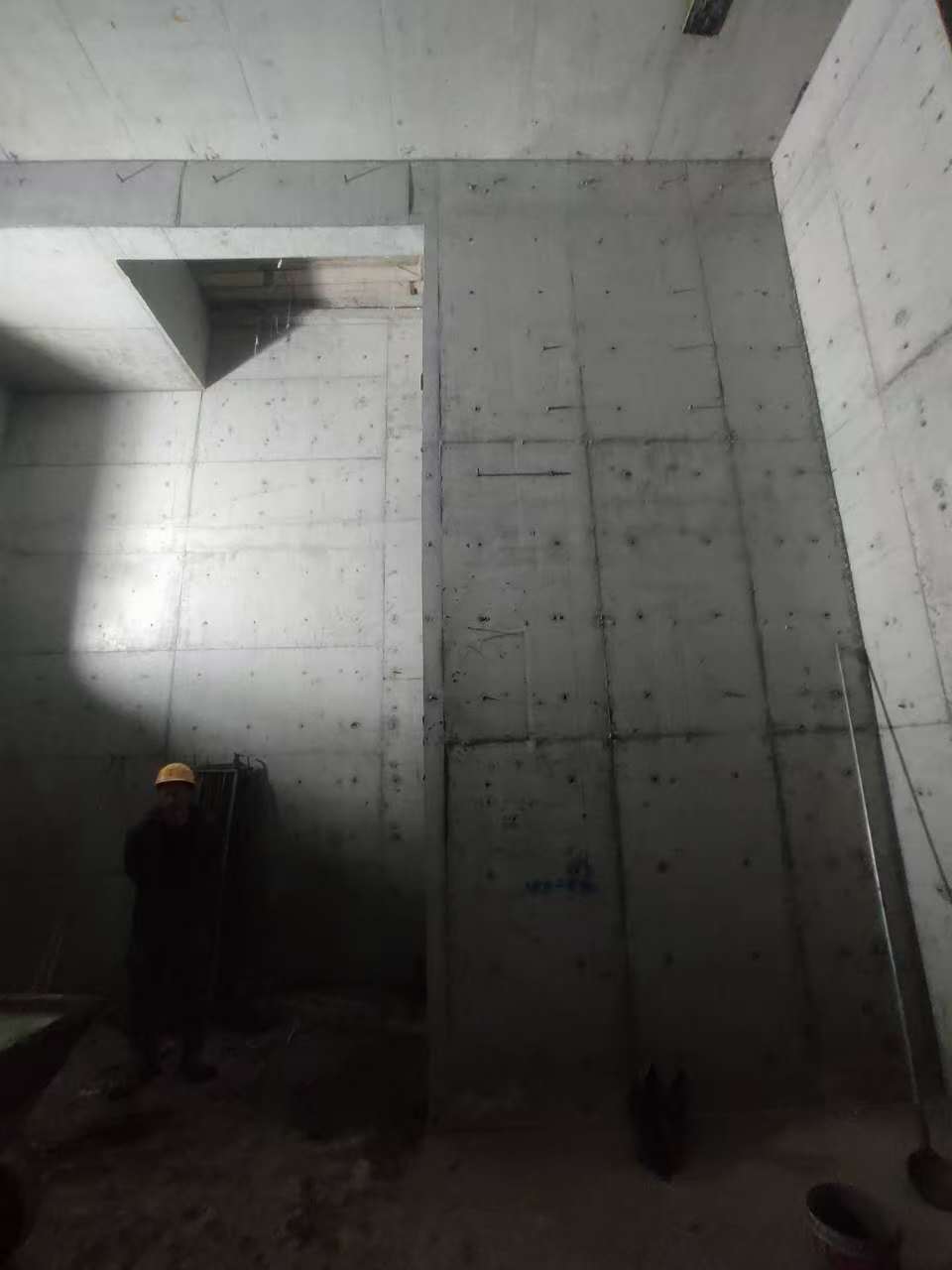 麻城墙上开槽钢筋断了有影响吗
